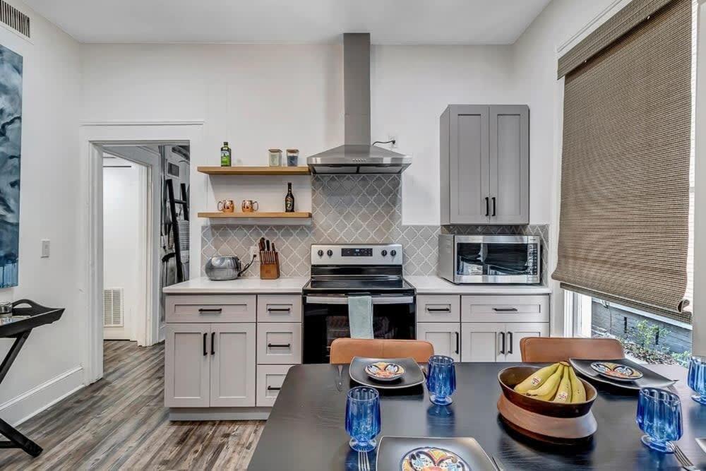 Contemporary Apartment - 5 Min To Tiaa Bank Field! Jacksonville Bagian luar foto