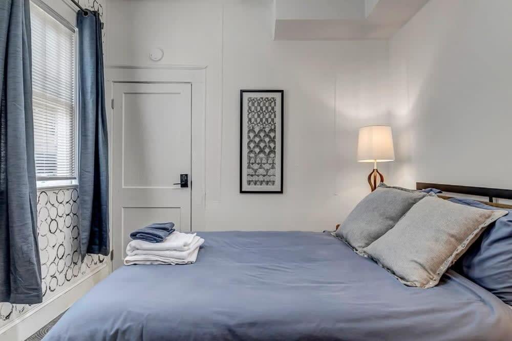 Contemporary Apartment - 5 Min To Tiaa Bank Field! Jacksonville Bagian luar foto
